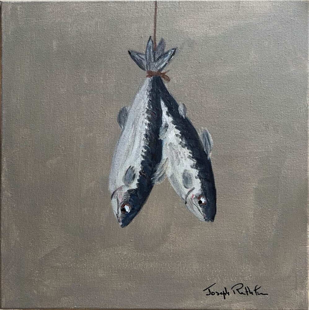 Une nature morte avec deux poissons à la peau argentée suspendus par la queue.Peinture acrylique